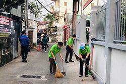 Phường Vạn Thắng ra quân tổng dọn vệ sinh môi trường