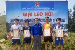 Hơn 120 vận động viên tham gia chinh phục đỉnh Dìn Phàng