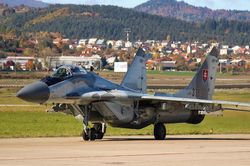 Slovakia gửi 4 chiến đấu cơ đầu tiên tới Ukraine