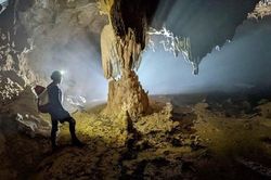Phát hiện hơn 3 km hang động tuyệt đẹp, còn nguyên sơ ở Quảng Bình