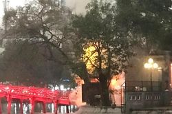 Cháy ở bờ hồ Hoàn Kiếm