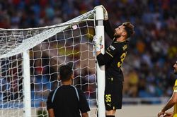 Luật mới giúp cầu thủ đá penalty dễ 'ăn' hơn, áp dụng sớm thì sân Mỹ Đình đã không phải sửa!