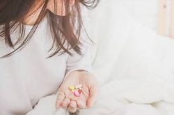 Nguy kịch vì tự sử dụng thuốc