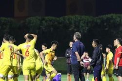 HLV Troussier yêu cầu U23 Việt Nam họp rút kinh nghiệm trước trận gặp U23 UAE