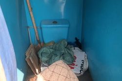 Loạt nhà vệ sinh công cộng ở TP Thanh Hóa xuống cấp, cửa đóng then cài