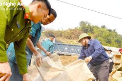 Cán bộ, người dân Kỳ Sơn gấp rút hoàn thành 500 ngôi nhà tặng người nghèo