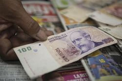 Fitch thông báo hạ mức xếp hạng tín nhiệm nợ của Argentina