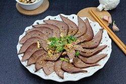'Bệnh từ miệng mà vào', thích mấy cũng nên tránh ăn 4 bộ phận này của lợn