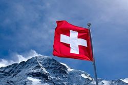 UBS, Credit Suisse hợp tác có thể không dẫn đến 'hạnh phúc' của Thụy Sĩ