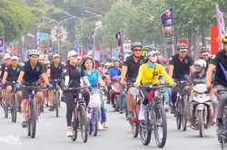 Đạp xe diễu hành hưởng ứng Giờ Trái đất năm 2023