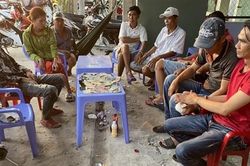 34 con bạc tụ tập trong 2 quán cà phê không tên để đá gà qua mạng