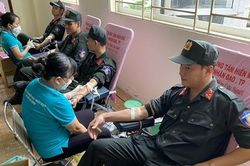 150 cán bộ chiến sĩ tham gia hiến máu tình nguyện