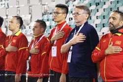 HLV Troussier: 'U23 Việt Nam không đáng thua như thế này'