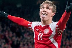 Tin bóng đá MU 26/3: Chọn mua 'Haaland mới', Varane tiết lộ tương lai