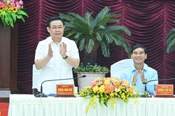 Chủ tịch Quốc hội Vương Đình Huệ làm việc với tỉnh Bình Thuận
