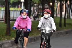 Hà Nội đột ngột lạnh sau nắng nóng