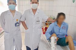 Đang đi làm ruộng, người phụ nữ bỗng liệt cả hai chân vì lý do này