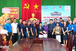 Thăm hỏi, tặng quà cho 20 nạn nhân chất độc da cam