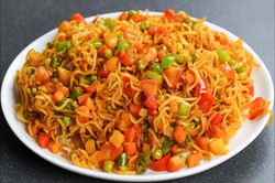 15 phút làm mì xào rau củ thanh đạm