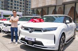 Trải nghiệm nhanh VinFast VF 9 bản thương mại