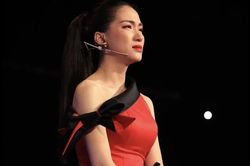 Hòa Minzy xin khán giả ngừng đăng clip sự cố trang phục
