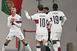 Ronaldo khoe kiểu ăn mừng mới, vẫn bị chỉ trích vì 'ăn vạ' kiếm 11m