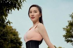 Ca sĩ Bảo Thy xinh đẹp quyến rũ với thời trang tông màu sáng