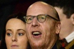 Avram Glazer không muốn bán MU mà chỉ 'câu khách'
