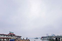 Khôi phục tàu du lịch trên hồ Tây: Vấn đề lớn nhất là môi trường