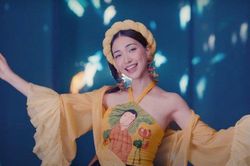 Hòa Minzy xin khán giả xóa giúp hoặc ngừng đăng video cô gặp sự cố trang phục