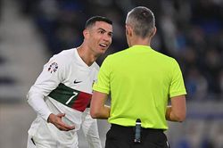 Ronaldo để lại hình ảnh xấu xí ở trận hủy diệt Luxembourg