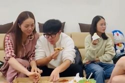 Không chỉ thân thiết với vợ cũ, vợ mới còn được lòng các con riêng của NSND Công Lý