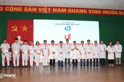 Khen thưởng 20 bác sĩ, nhân viên y tế cứu sống bệnh nhân bị đa chấn thương nghiêm trọng