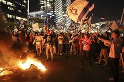 Biểu tình lan rộng, đám đông vượt rào an ninh quanh dinh Thủ tướng Israel