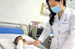 Bé trai bị nhầm lẫn giới tính từ khi chào đời