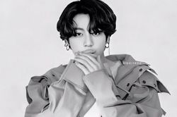 Bộ ảnh Calvin Klein của Jungkook BTS bị rò rỉ gây xôn xao cõi mạng