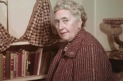 'Cắt gọt' sách của Agatha Christie có hợp lý?