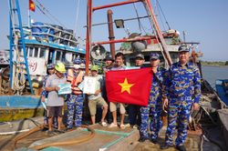 Trang bị kiến thức chống khai thác IUU cho ngư dân
