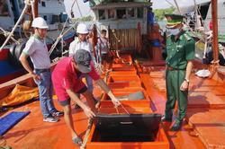 Bắt giữ tàu vận chuyển khoảng 100 ngàn lít dầu DO không rõ nguồn gốc