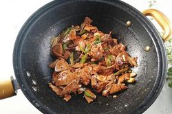 Đầu bếp tiết lộ tuyệt chiêu khiến gan mềm ngon '1 phát ăn ngay', khô sợ bị khô