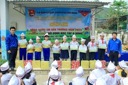 Tổ chức chương trình Nâng bước em đến trường