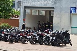 Khám xét 2 địa điểm của một công ty chuyên mua bán nợ