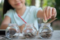Cách đơn giản dạy trẻ tiết kiệm ngay từ nhỏ