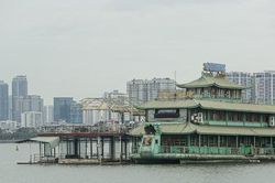 Bí thư Hà Nội: Chưa vội đưa du thuyền hoạt động ở hồ Tây