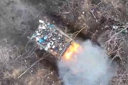 Video pháo phản lực Nga bị lựu đạn nhiệt áp Ukraine thiêu rụi