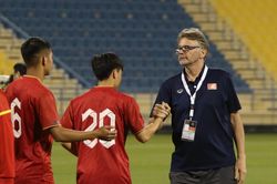Thời gian sẽ trả lời cho triết lý bóng đá mới của Philippe Troussier