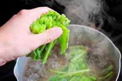 Sai lầm khi luộc rau làm mất dinh dưỡng, thêm độc hại, số 1 phổ biến nhất