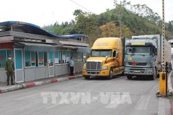 Gần 1.000 xe hàng chờ thông quan, tiềm ẩn nguy cơ ùn ứ tại cửa khẩu