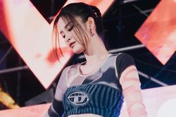Lâu ngày mới chạy show ca hát, Đông Nhi bị 'ghẻ lạnh' giữa ngàn khán giả