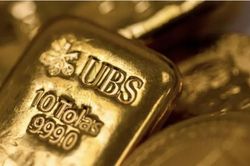 Giá vàng tăng mạnh do đồng USD tụt giá, trong nước giảm